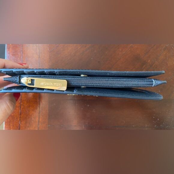 MICHAEL KORS black purse - Picture 4 of 9